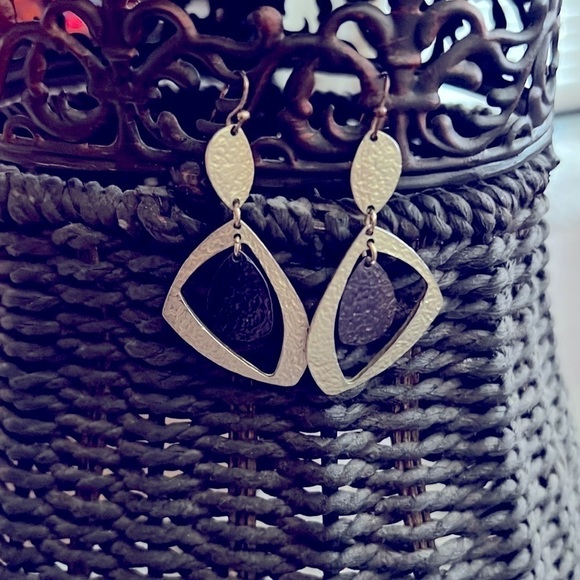 Beautiful Gold & Purple Dangle Earrings! π€©ποΈπ - Picture 6 of 6